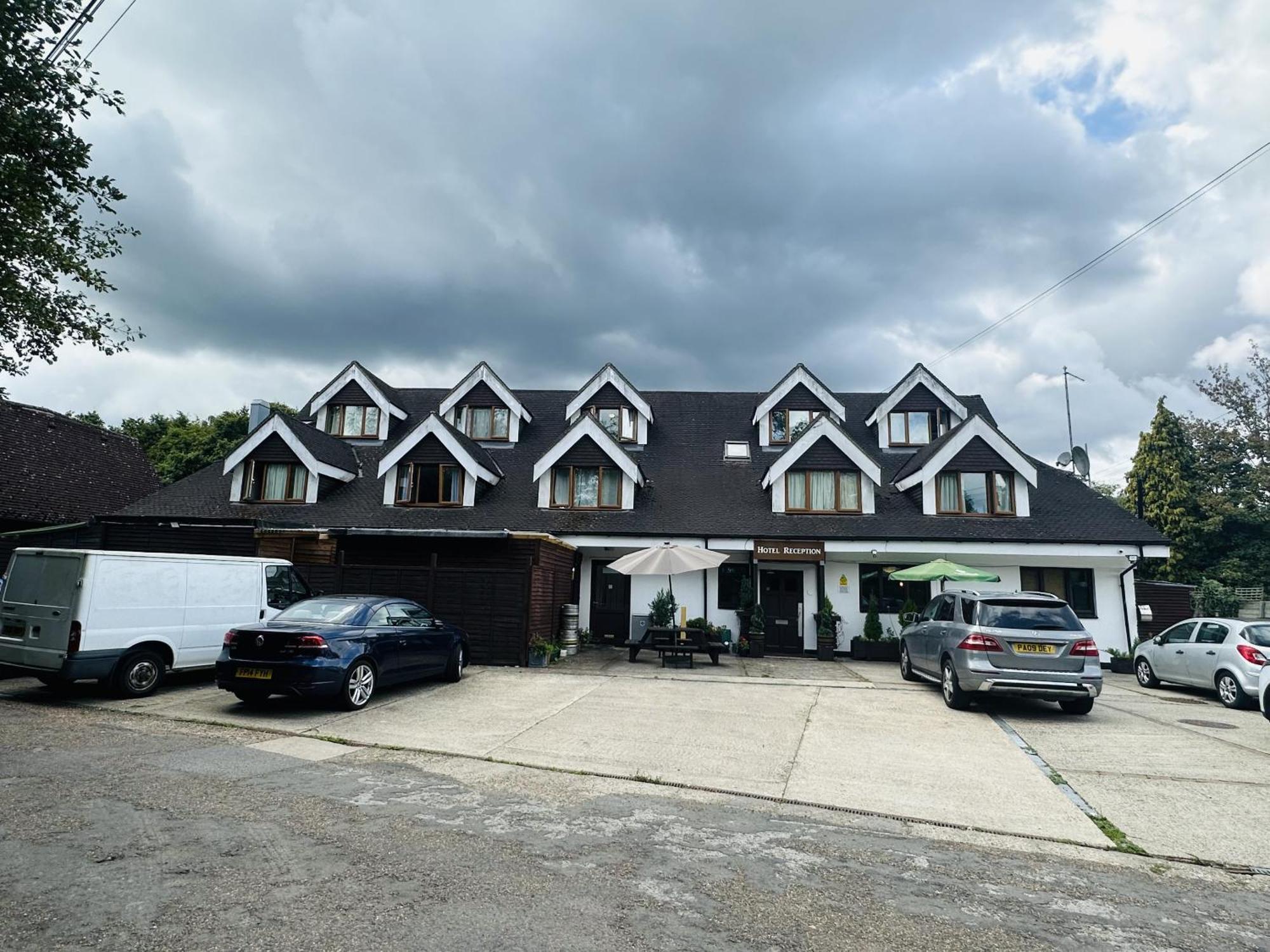 Woodcock Inn Felbridge Exterior photo